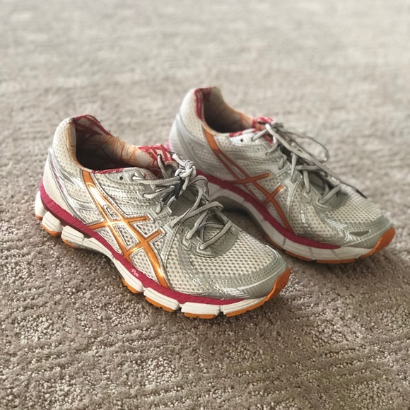 Asics athletic shoes! - Picture 2 of 4